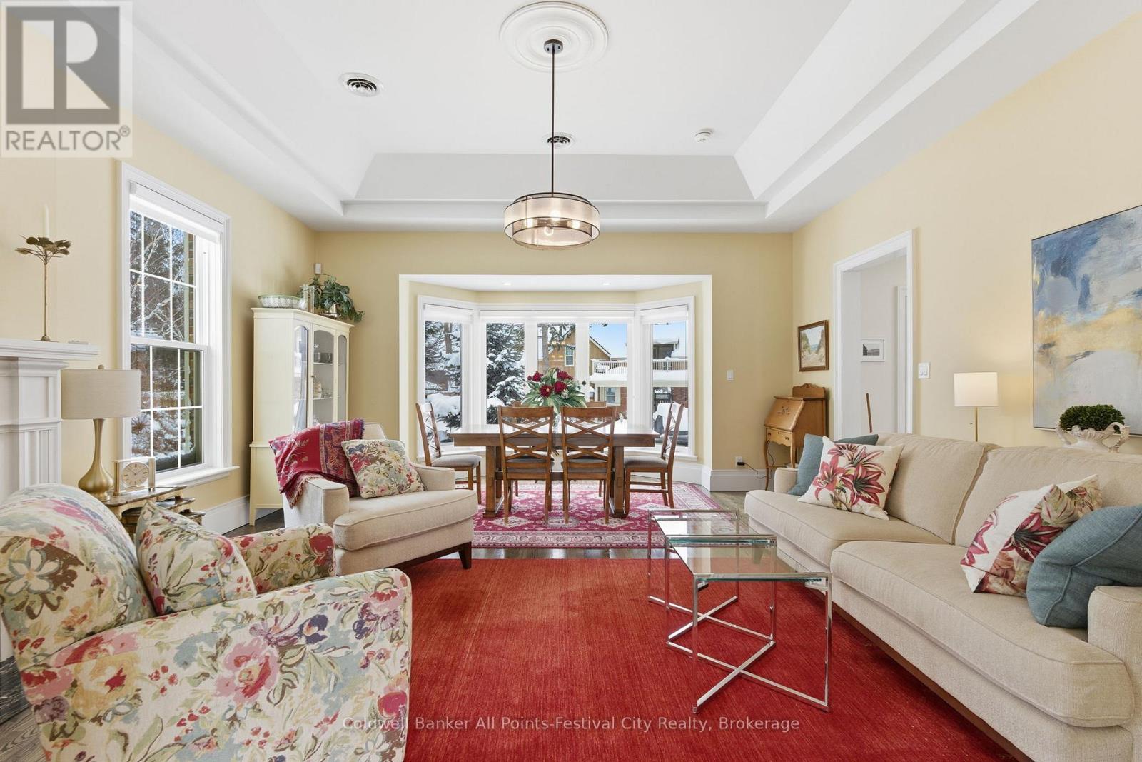 5 Cobourg Street, Goderich (Goderich (Town)), ON - Indoor Photo Showing Living Room