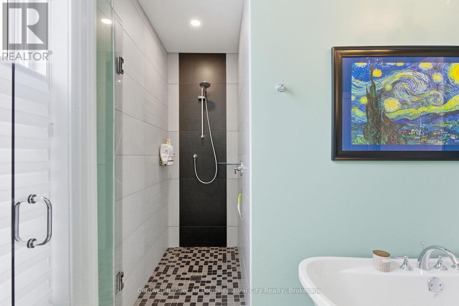 5 Cobourg Street, Goderich (Goderich (Town)), ON - Indoor Photo Showing Bathroom