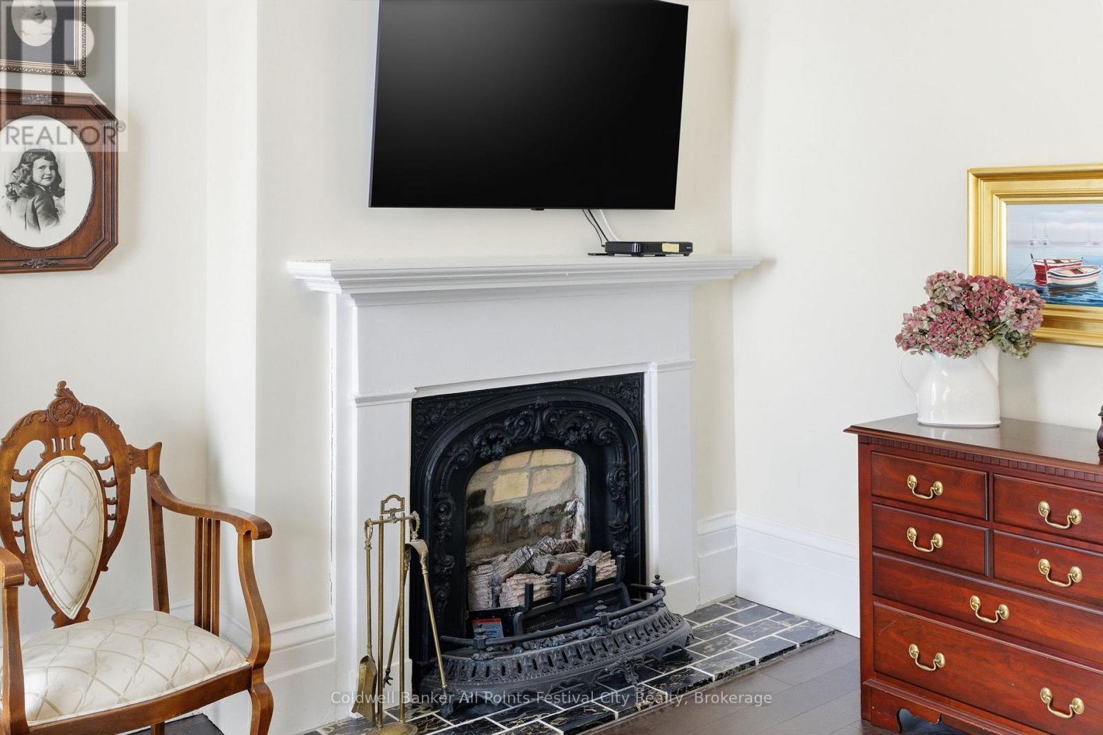 5 Cobourg Street, Goderich (Goderich (Town)), ON - Indoor With Fireplace