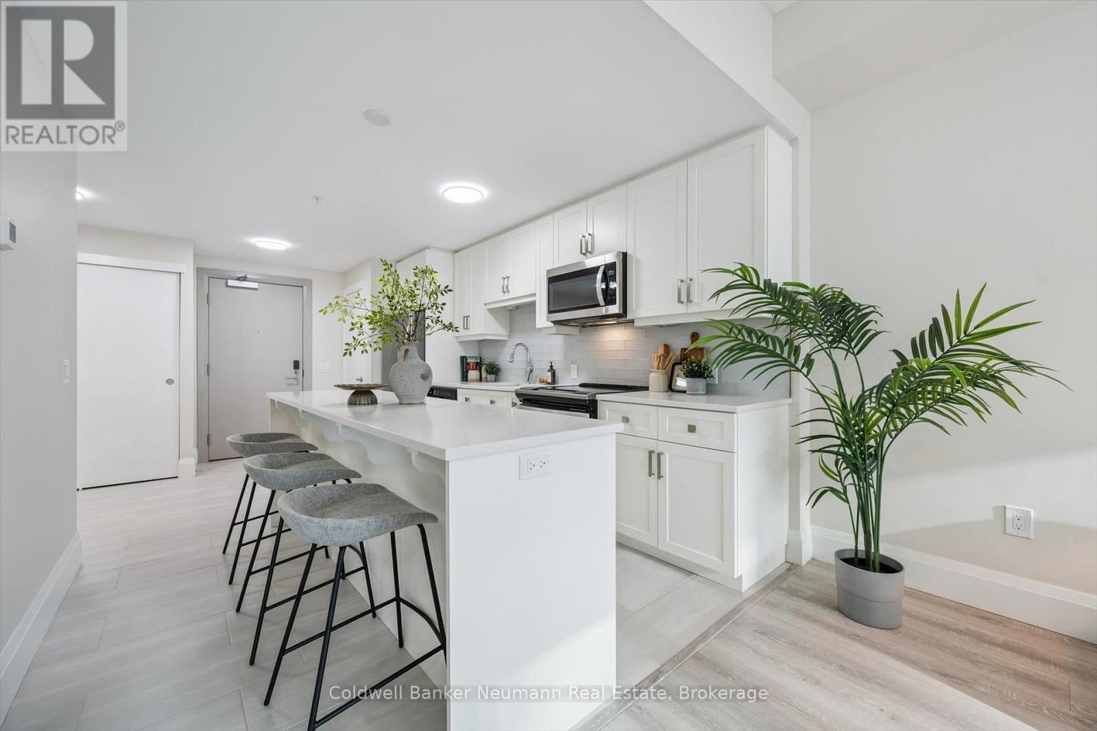 514 - 73 Arthur Street S, Guelph (St. Patrick'S Ward), ON - Indoor Photo Showing Kitchen With Upgraded Kitchen