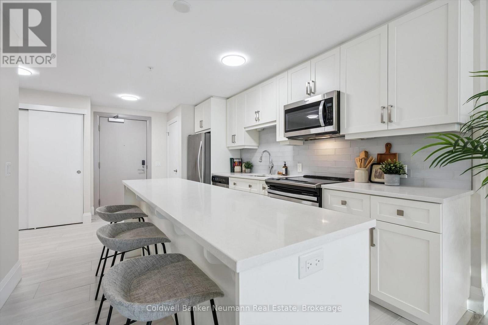 514 - 73 Arthur Street S, Guelph (St. Patrick'S Ward), ON - Indoor Photo Showing Kitchen With Upgraded Kitchen