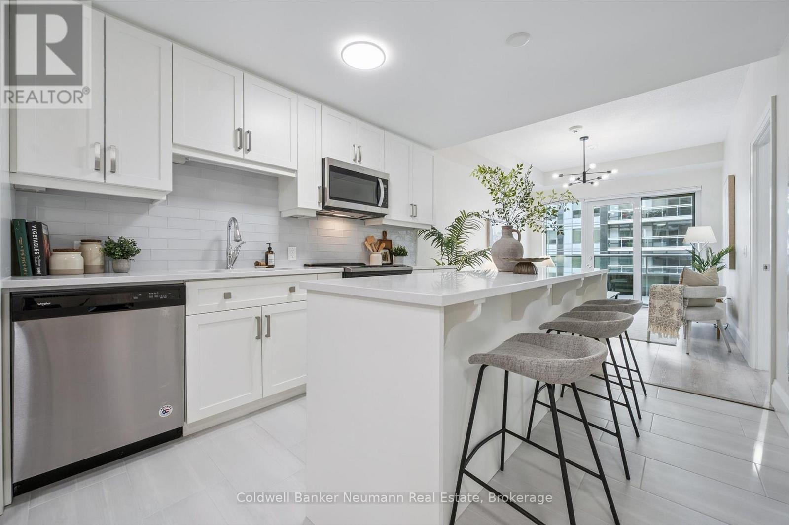 514 - 73 Arthur Street S, Guelph (St. Patrick'S Ward), ON - Indoor Photo Showing Kitchen With Upgraded Kitchen