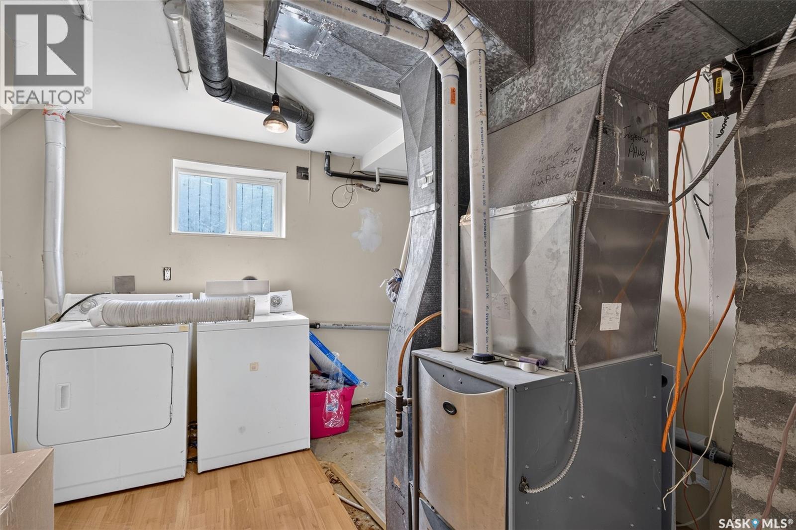 453 21St Street E, Prince Albert, SK - Indoor Photo Showing Laundry Room