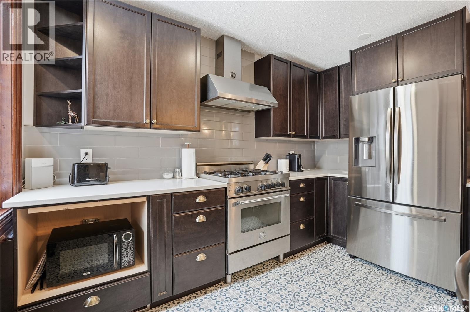 2266 Quebec Street, Regina, SK - Indoor Photo Showing Kitchen With Upgraded Kitchen