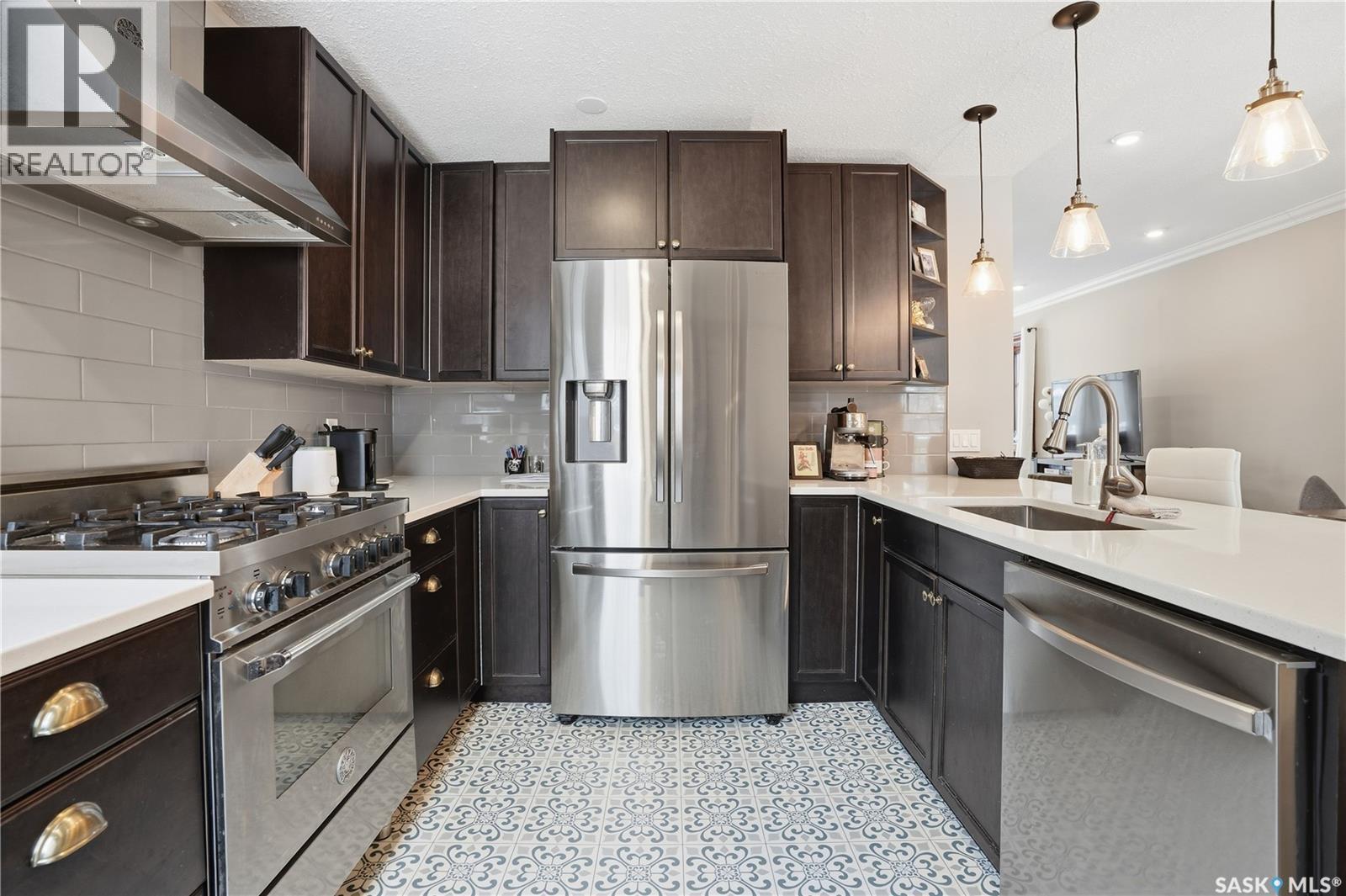 2266 Quebec Street, Regina, SK - Indoor Photo Showing Kitchen With Upgraded Kitchen
