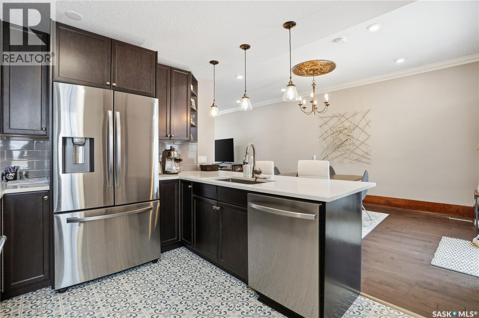 2266 Quebec Street, Regina, SK - Indoor Photo Showing Kitchen With Upgraded Kitchen