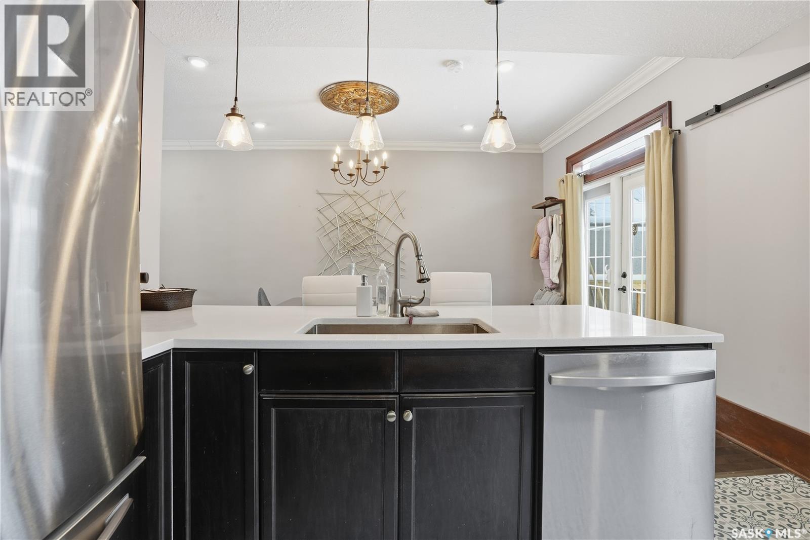 2266 Quebec Street, Regina, SK - Indoor Photo Showing Kitchen With Upgraded Kitchen