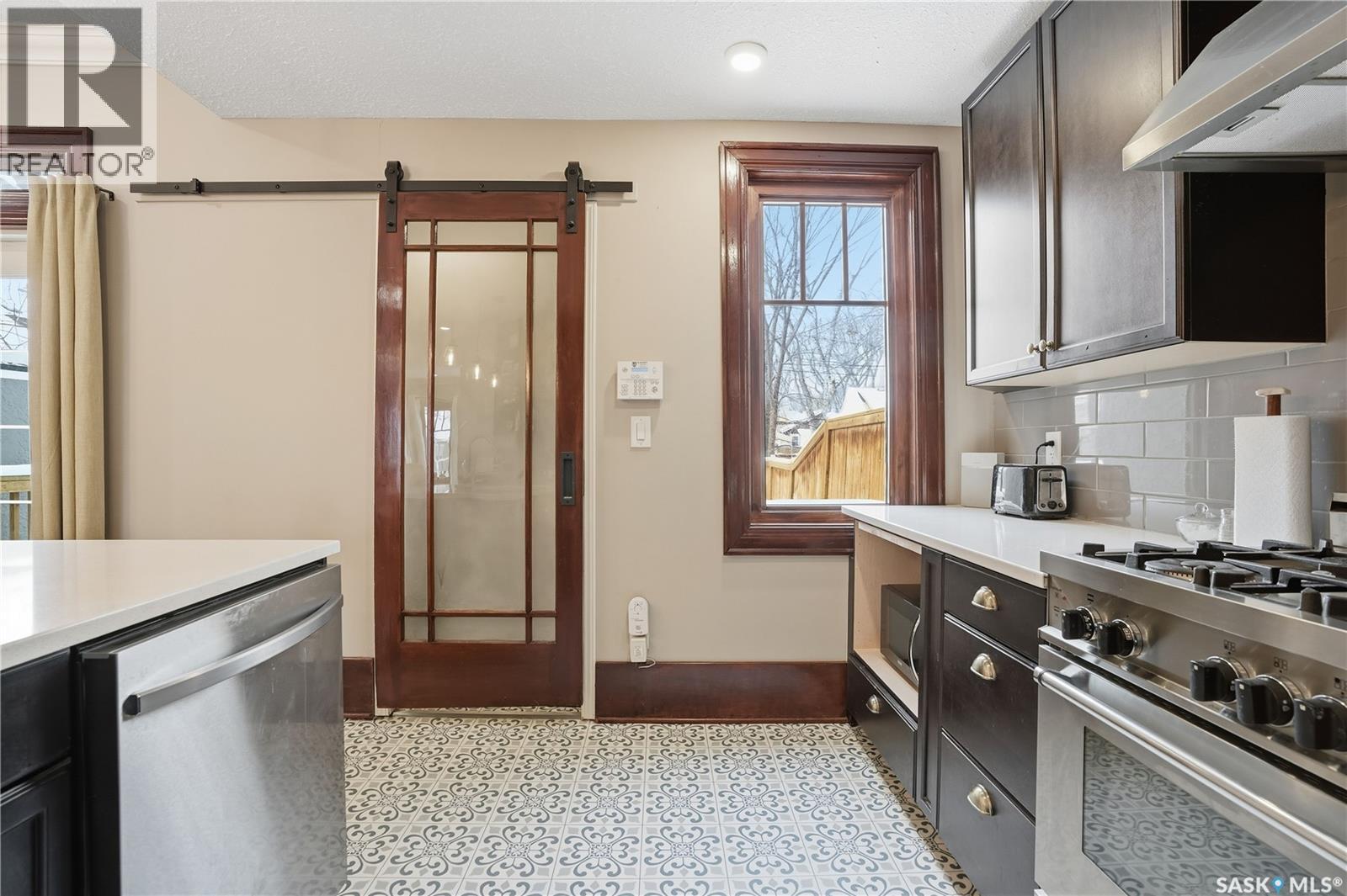 2266 Quebec Street, Regina, SK - Indoor Photo Showing Kitchen