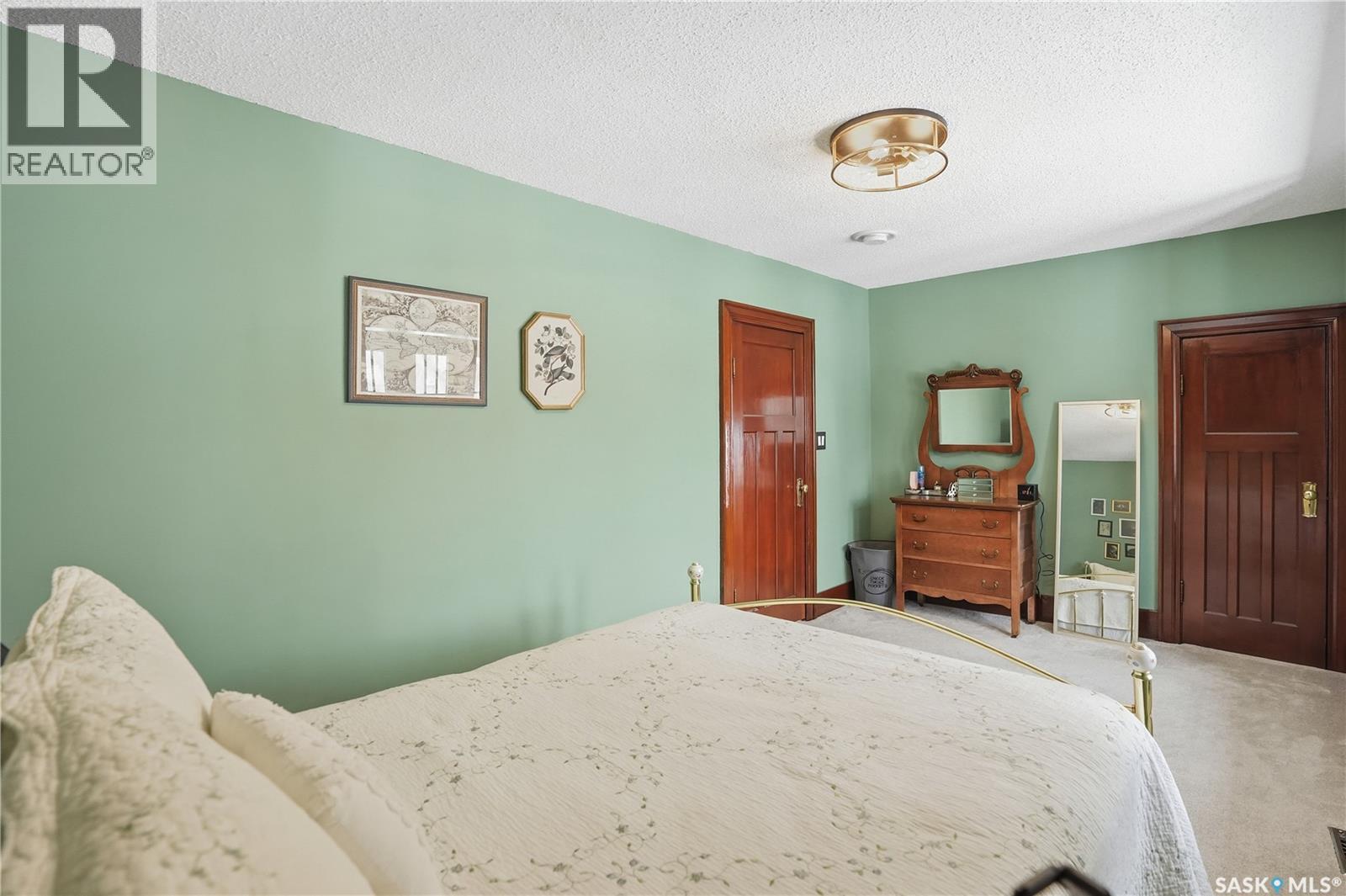 2266 Quebec Street, Regina, SK - Indoor Photo Showing Bedroom