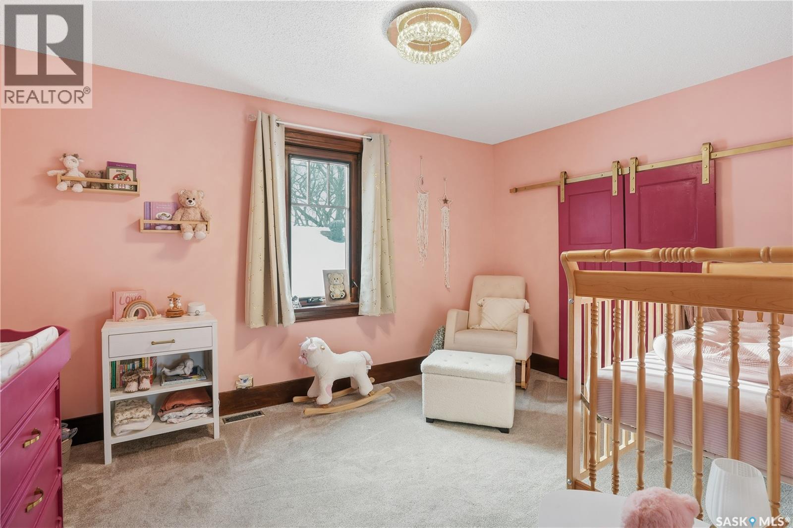 2266 Quebec Street, Regina, SK - Indoor Photo Showing Bedroom