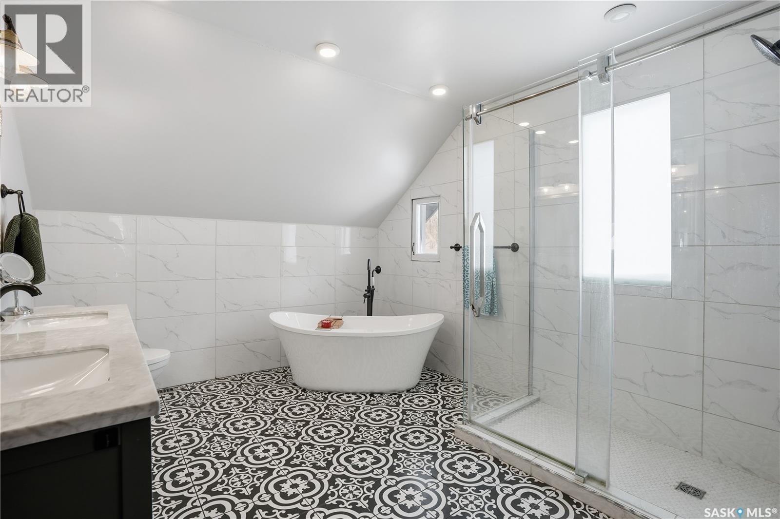 2266 Quebec Street, Regina, SK - Indoor Photo Showing Bathroom