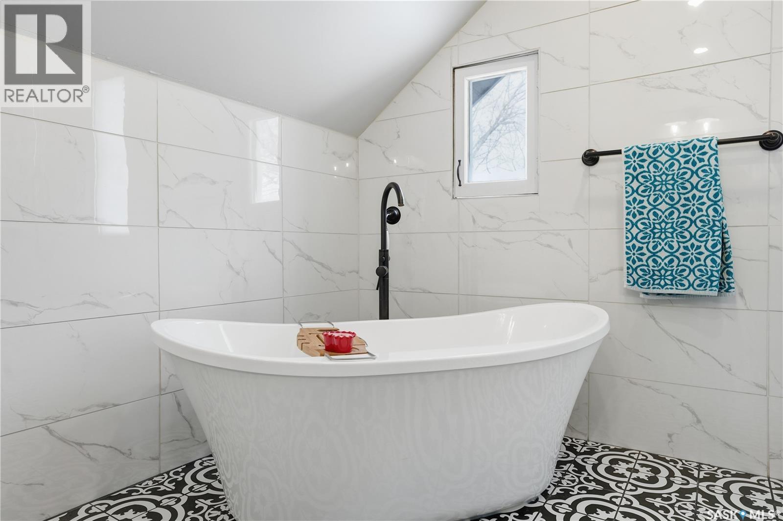 2266 Quebec Street, Regina, SK - Indoor Photo Showing Bathroom