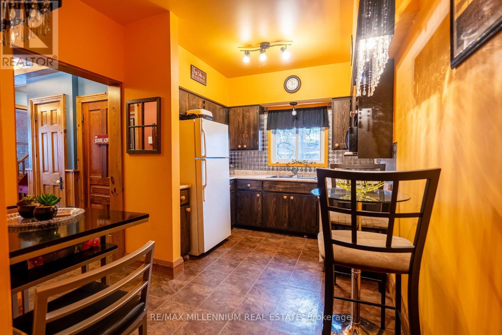 830 Muskoka Road S, Gravenhurst, ON