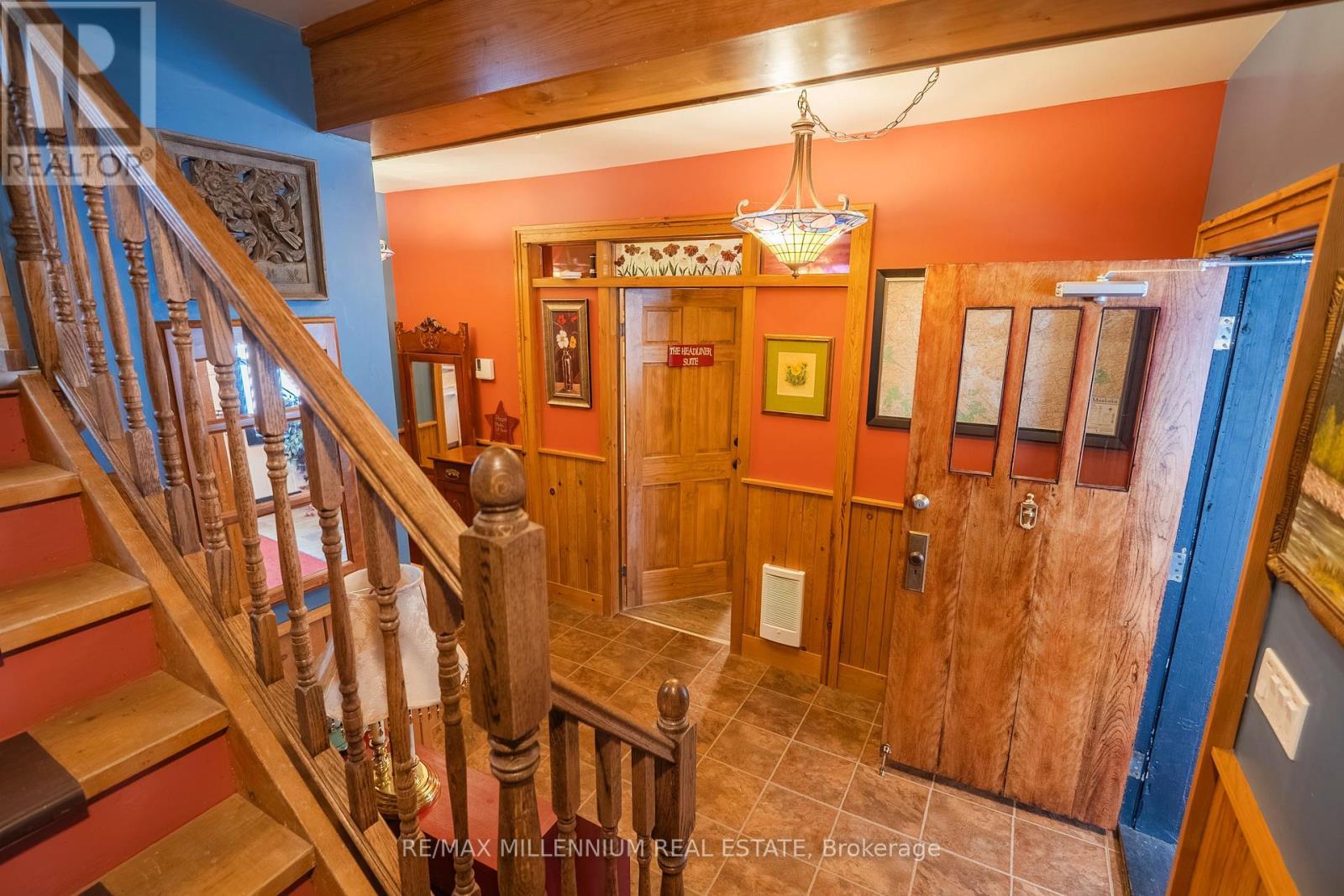 830 Muskoka Road S, Gravenhurst, ON