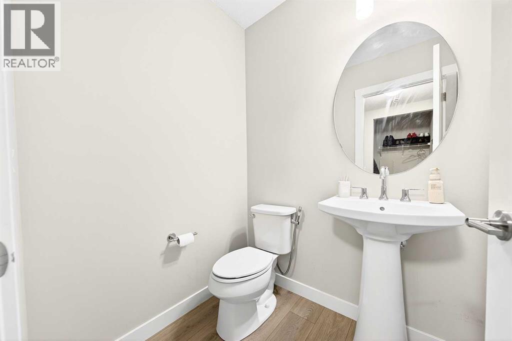 13 Cranbrook Close Se, Calgary, AB - Indoor Photo Showing Bathroom