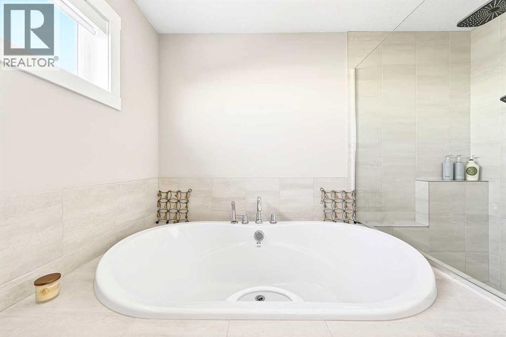 13 Cranbrook Close Se, Calgary, AB - Indoor Photo Showing Bathroom