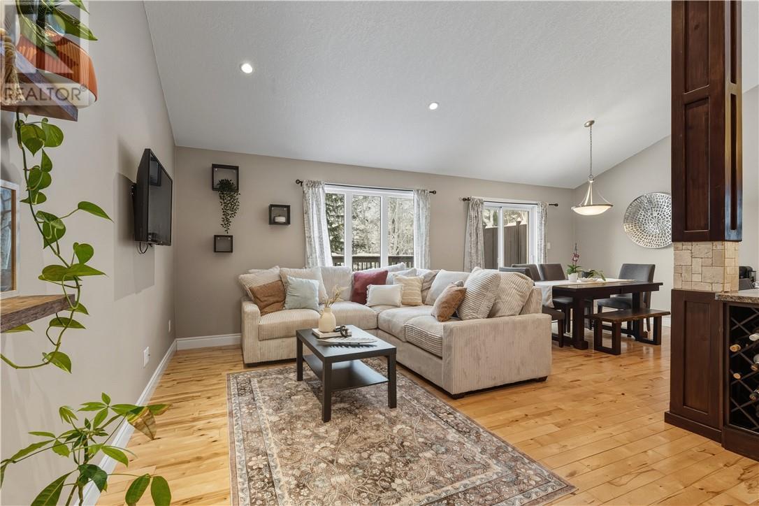 53 Equinox Crescent, Sudbury, ON - Indoor Photo Showing Living Room