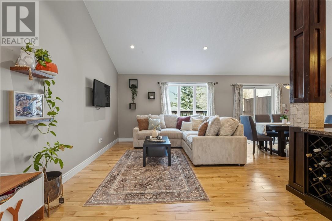 53 Equinox Crescent, Sudbury, ON - Indoor Photo Showing Living Room