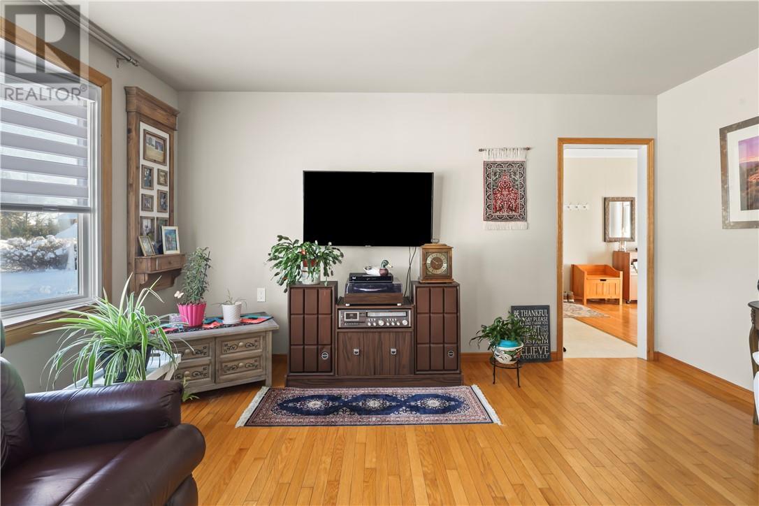 53 Walcot Street, Little Current, ON - Indoor