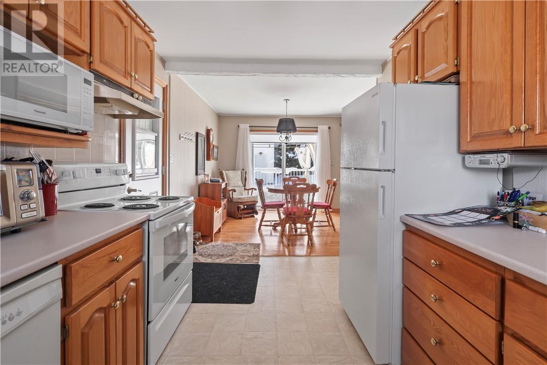 53 Walcot Street, Little Current, ON - Indoor Photo Showing Kitchen