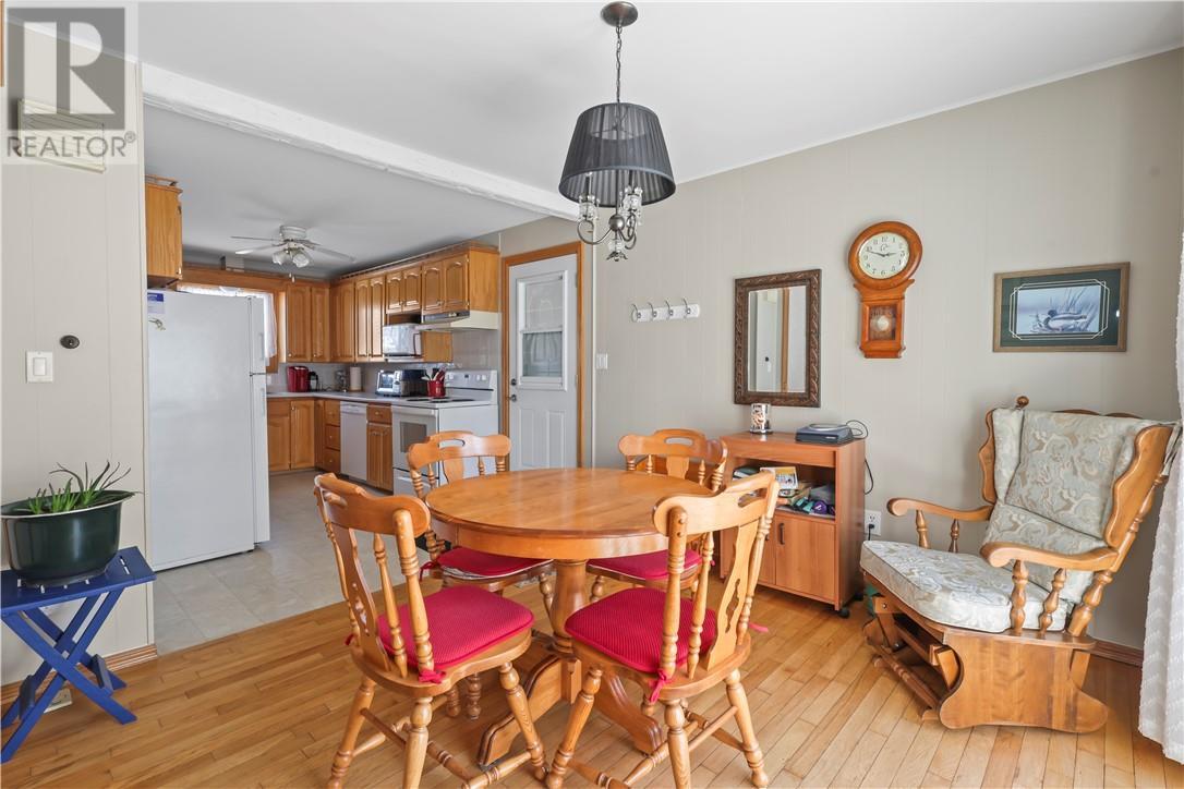 53 Walcot Street, Little Current, ON - Indoor Photo Showing Dining Room