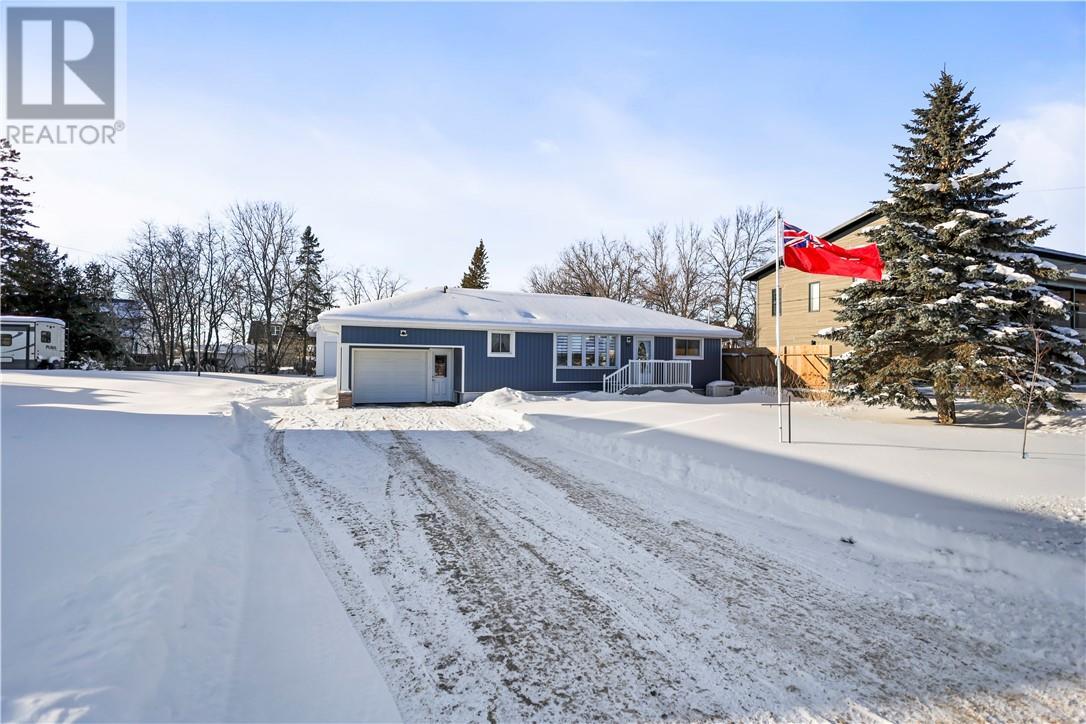 53 Walcot Street, Little Current, ON - Outdoor