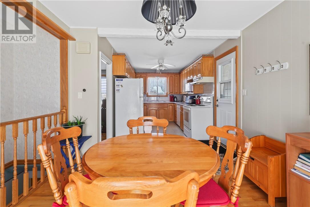 53 Walcot Street, Little Current, ON - Indoor Photo Showing Dining Room