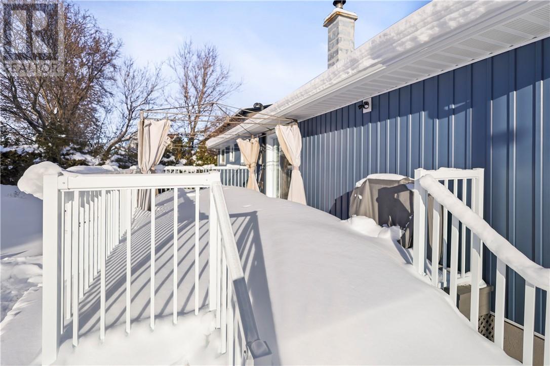 53 Walcot Street, Little Current, ON - Outdoor