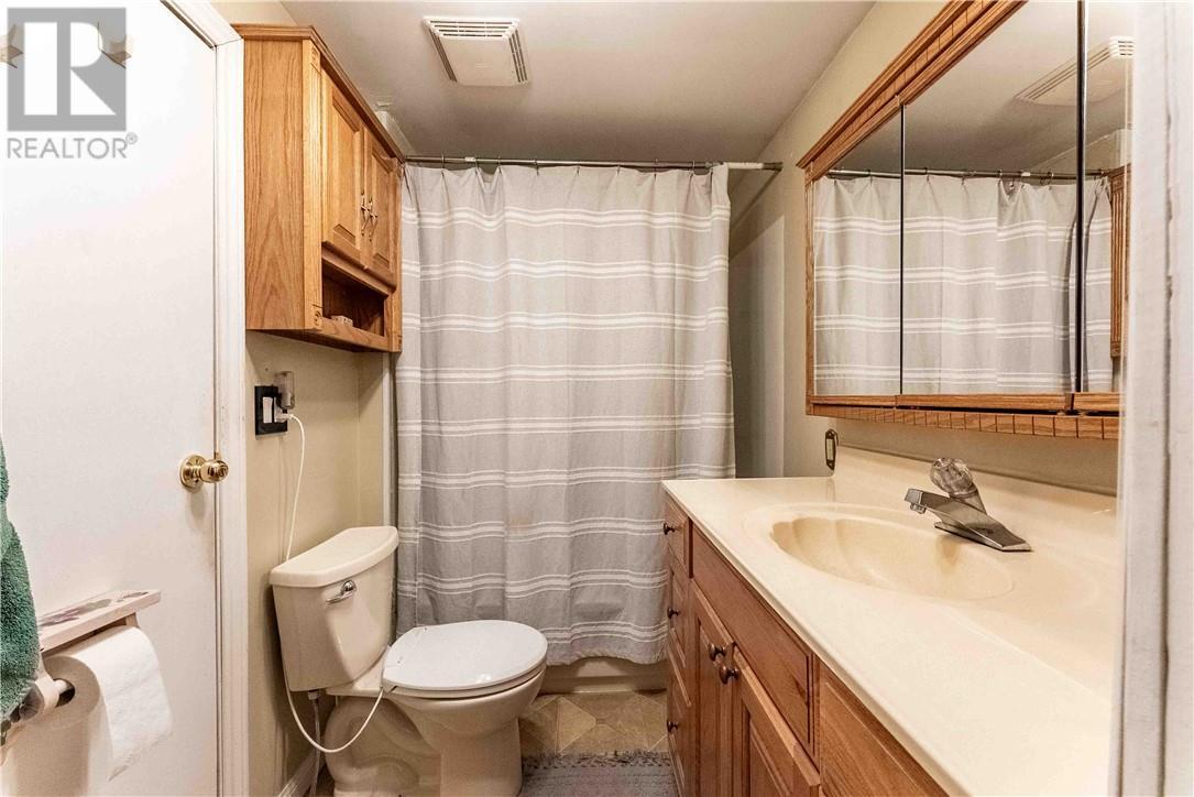 29 Kelly Street, Capreol, ON - Indoor Photo Showing Bathroom