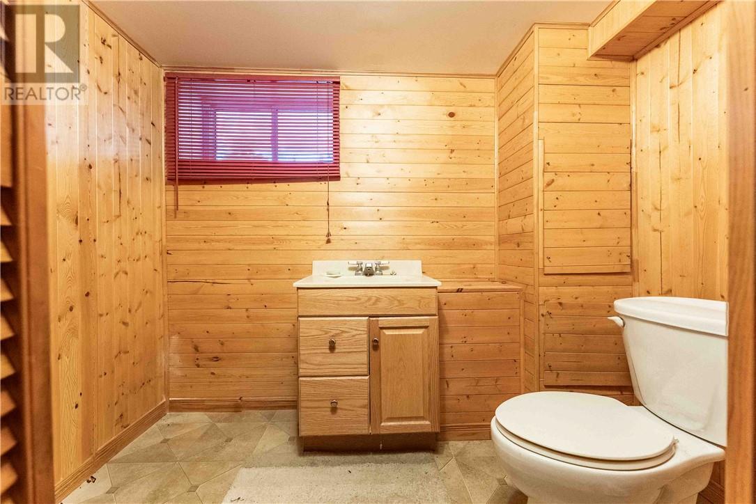 29 Kelly Street, Capreol, ON - Indoor Photo Showing Bathroom