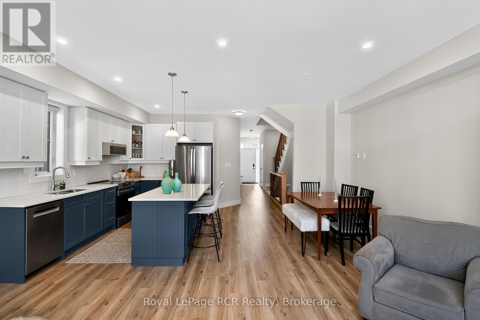 130 Courtland Street, Blue Mountains, ON - Indoor Photo Showing Kitchen With Stainless Steel Kitchen With Upgraded Kitchen
