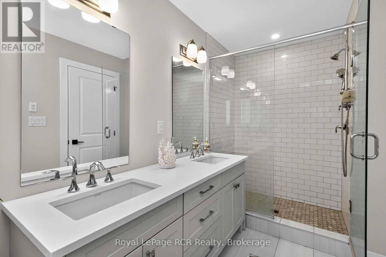 130 Courtland Street, Blue Mountains, ON - Indoor Photo Showing Bathroom