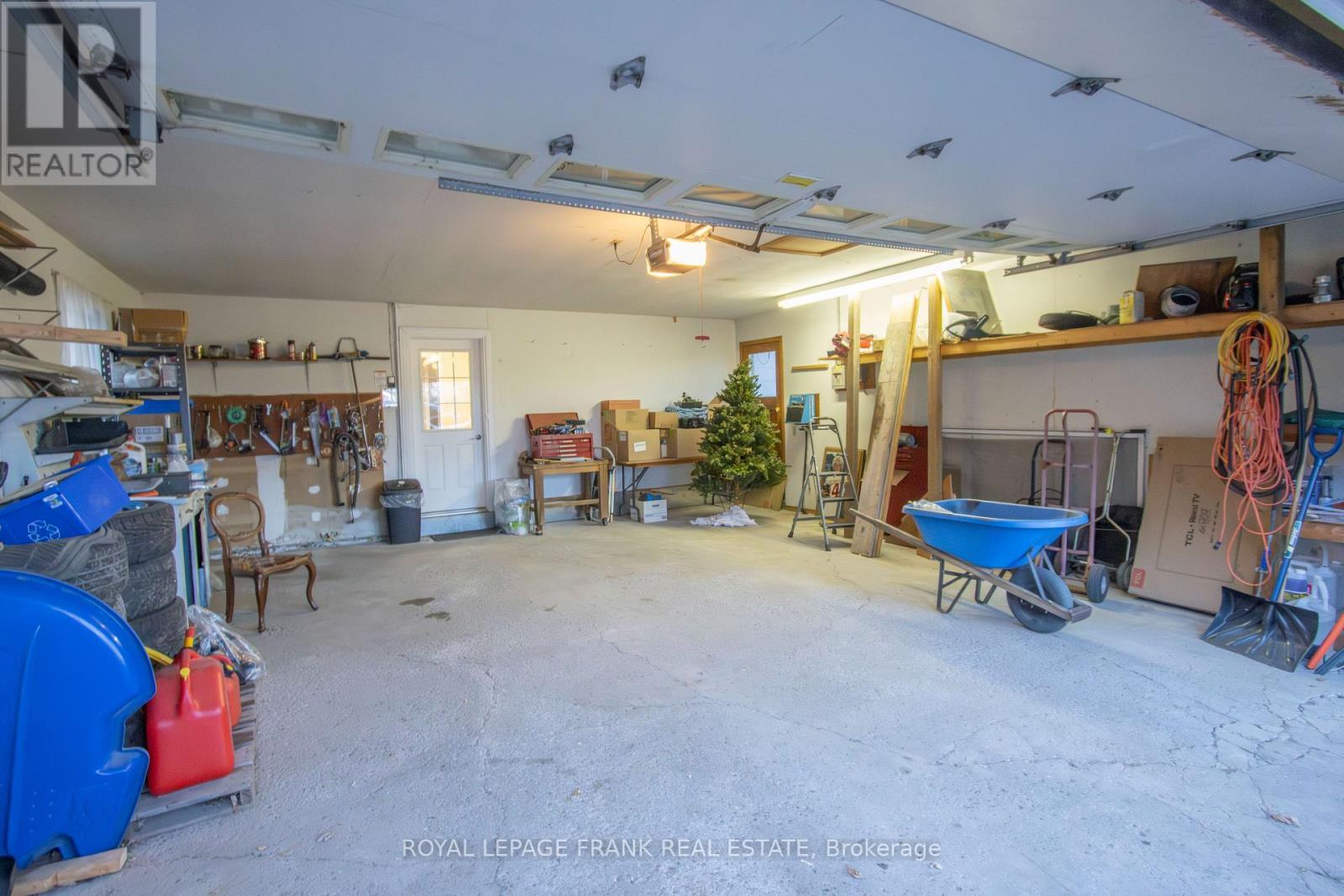 350 Cambray Road, Kawartha Lakes (Fenelon), ON - Indoor Photo Showing Garage