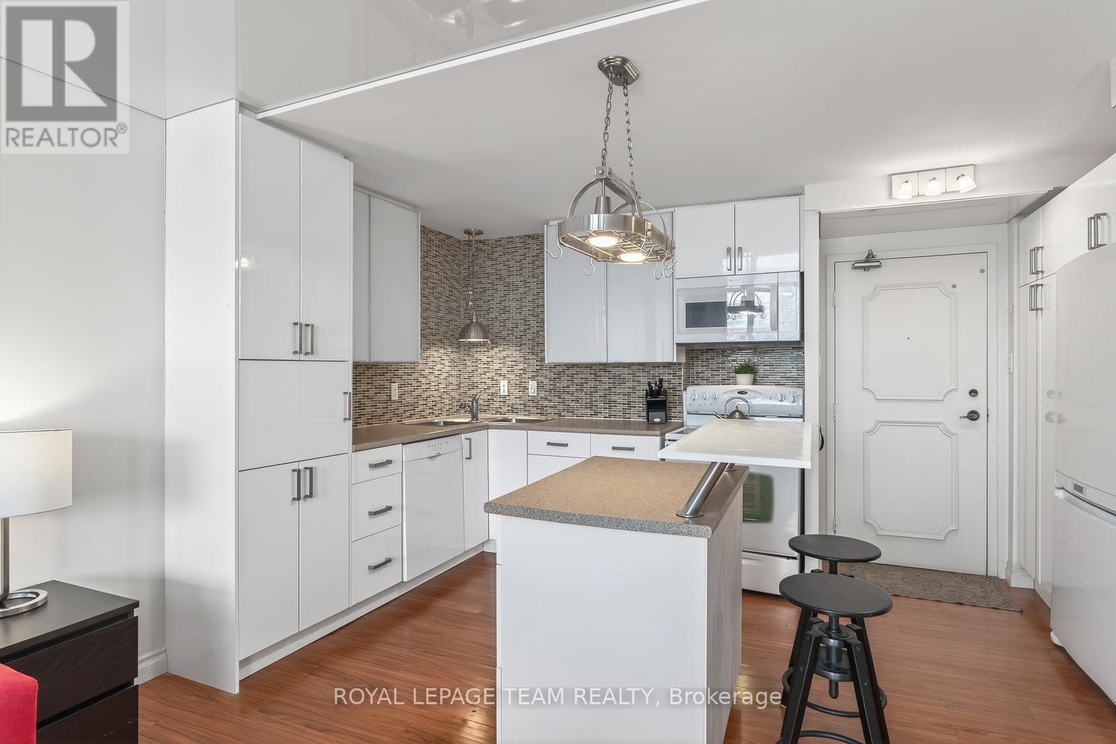 809 - 530 Laurier Avenue W, Ottawa, ON - Indoor Photo Showing Kitchen