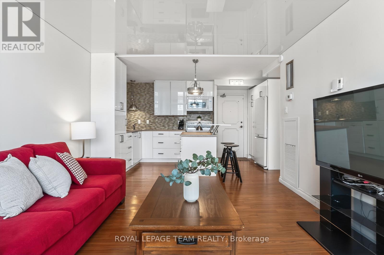 809 - 530 Laurier Avenue W, Ottawa, ON - Indoor Photo Showing Other Room