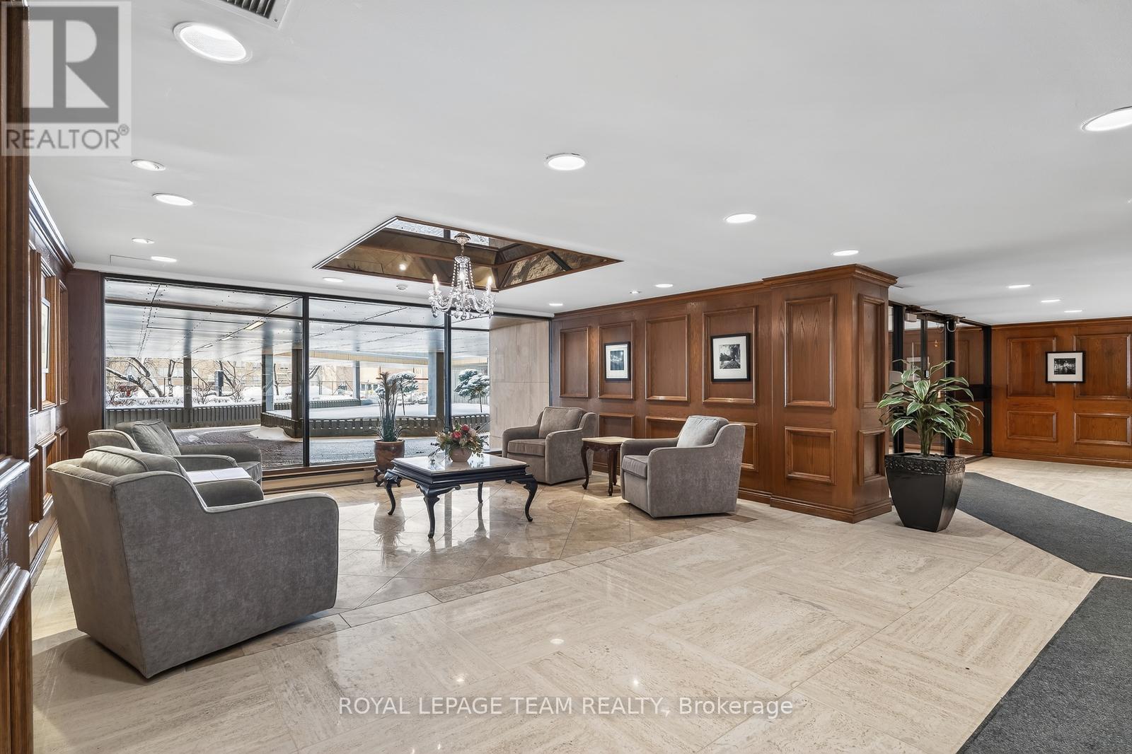 809 - 530 Laurier Avenue W, Ottawa, ON - Indoor