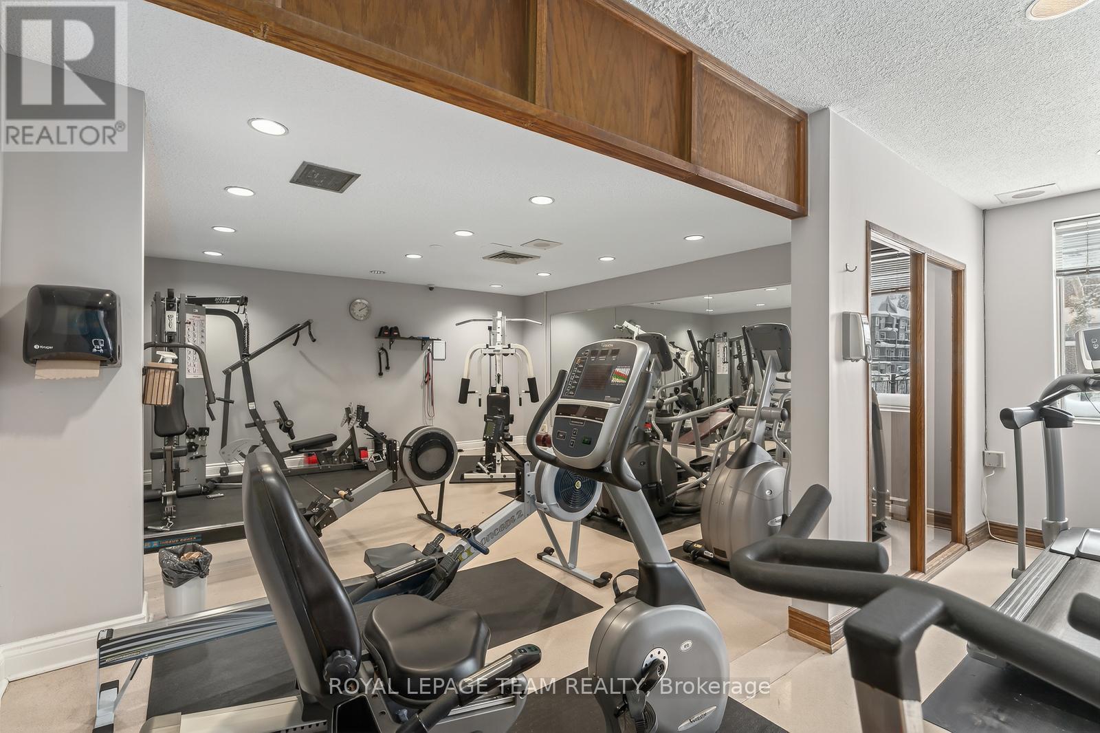 809 - 530 Laurier Avenue W, Ottawa, ON - Indoor Photo Showing Gym Room