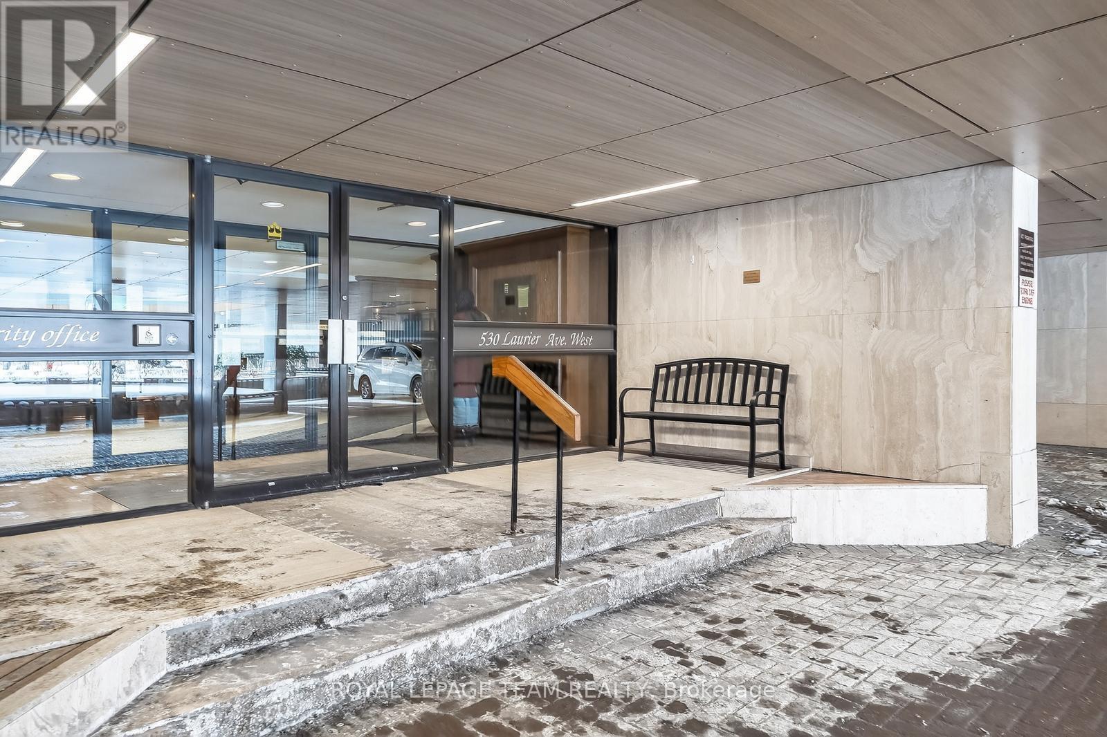 809 - 530 Laurier Avenue W, Ottawa, ON - Indoor