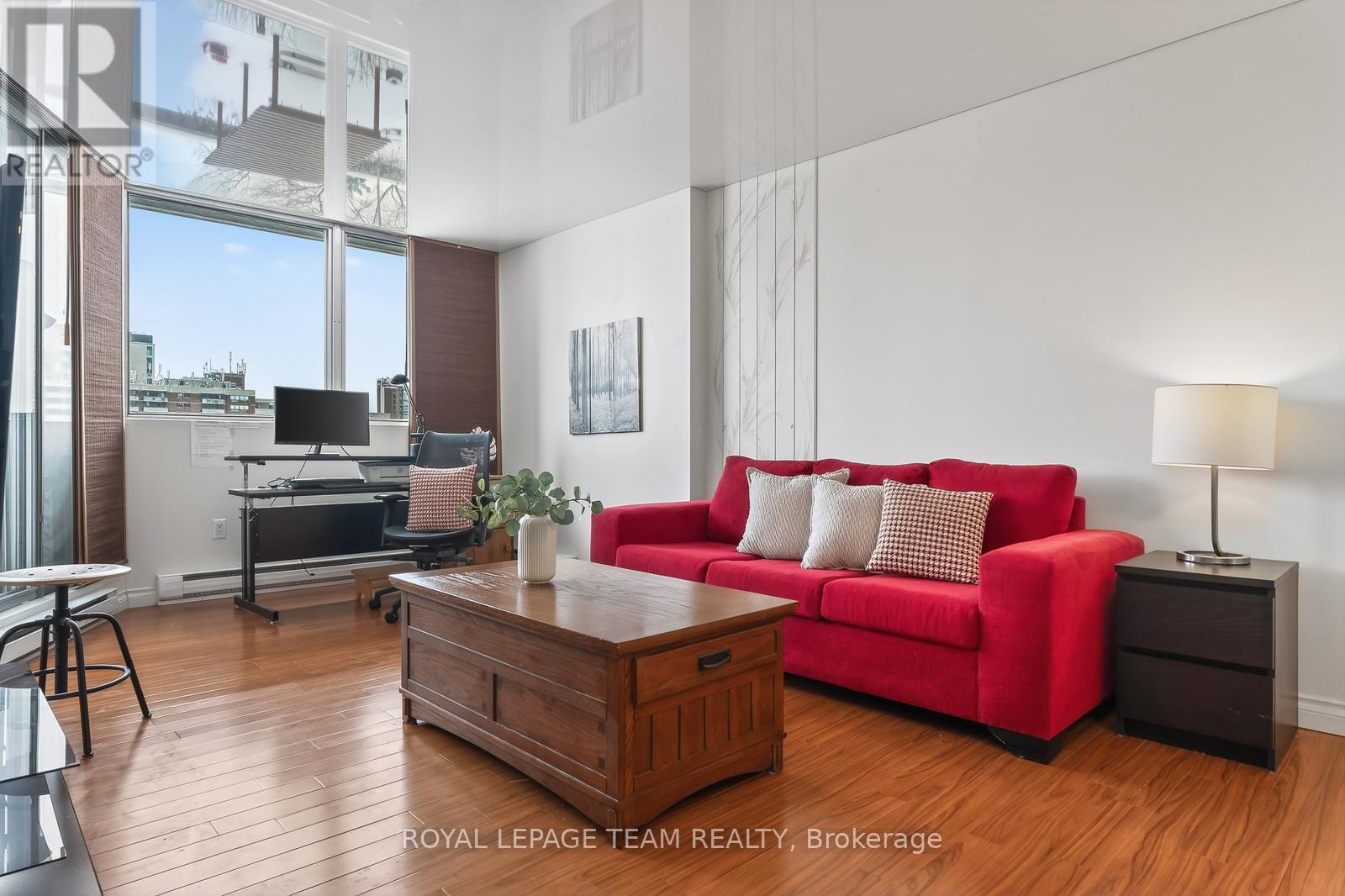 809 - 530 Laurier Avenue W, Ottawa, ON - Indoor Photo Showing Living Room