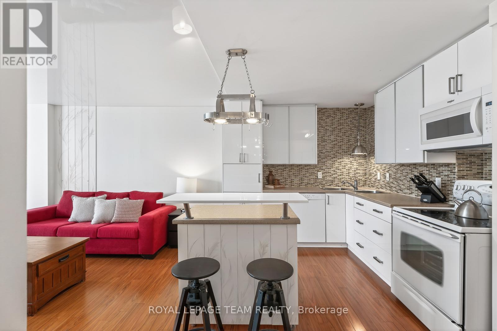 809 - 530 Laurier Avenue W, Ottawa, ON - Indoor Photo Showing Kitchen