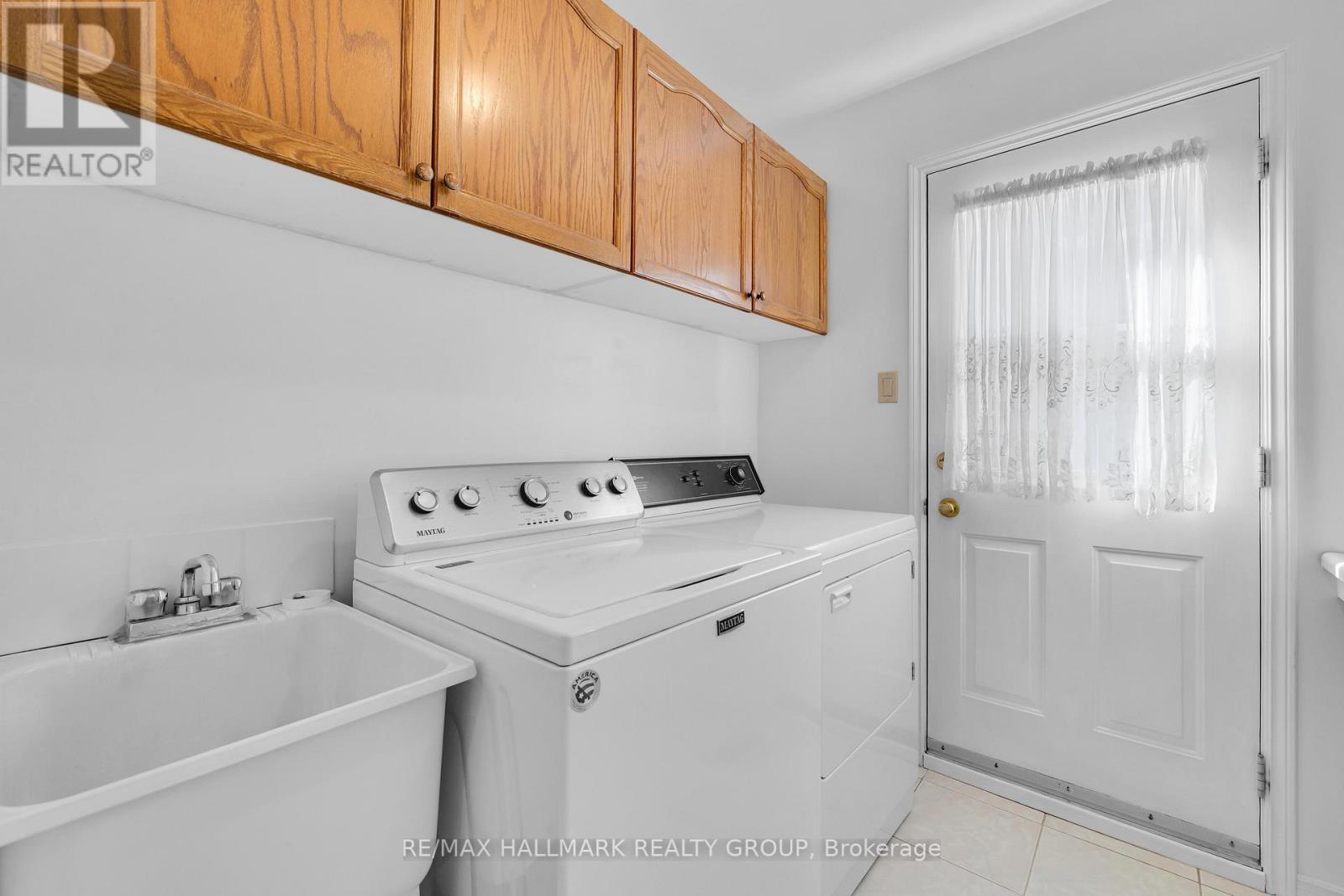 1396 Larose Avenue, Ottawa, ON - Indoor Photo Showing Laundry Room