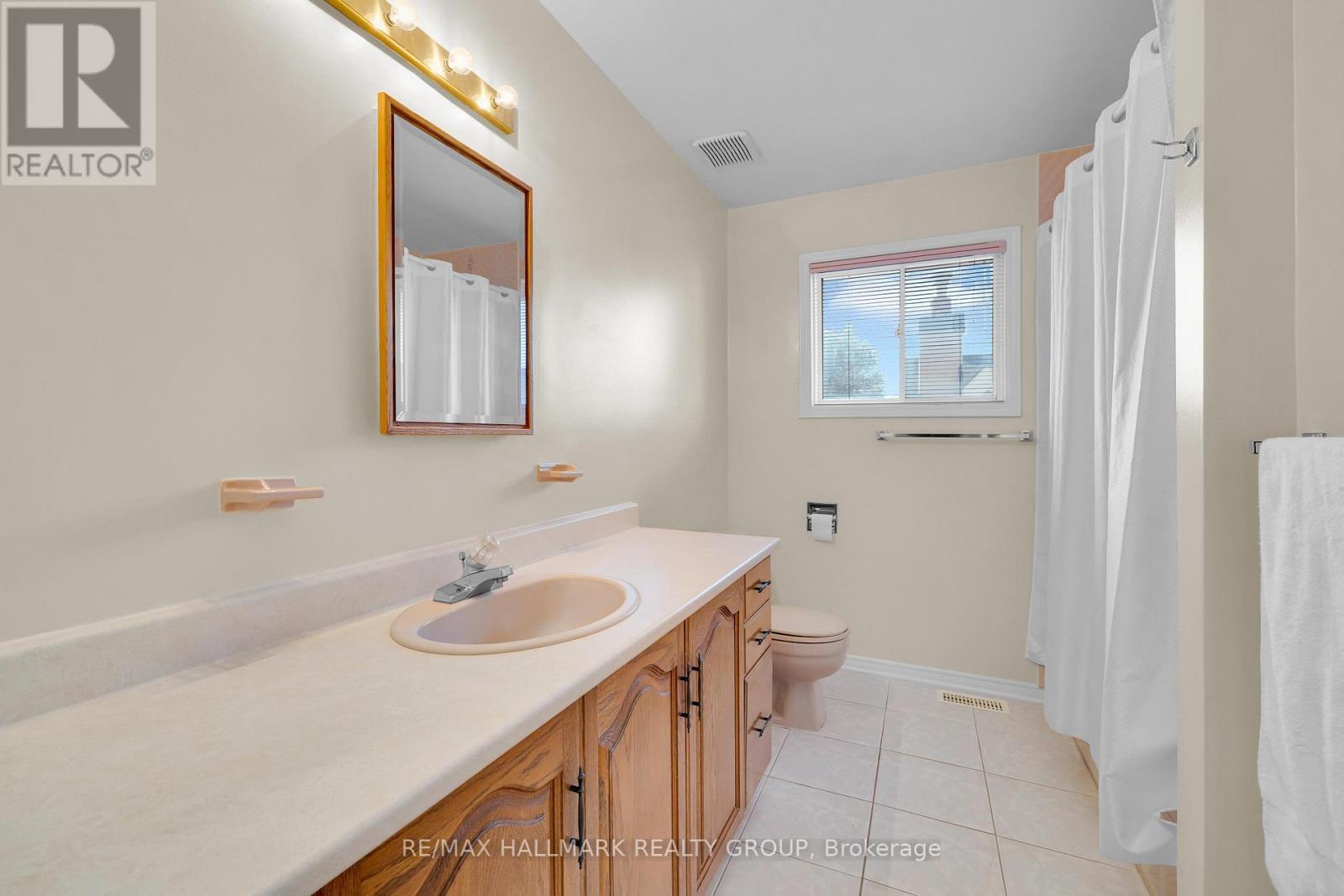 1396 Larose Avenue, Ottawa, ON - Indoor Photo Showing Bathroom