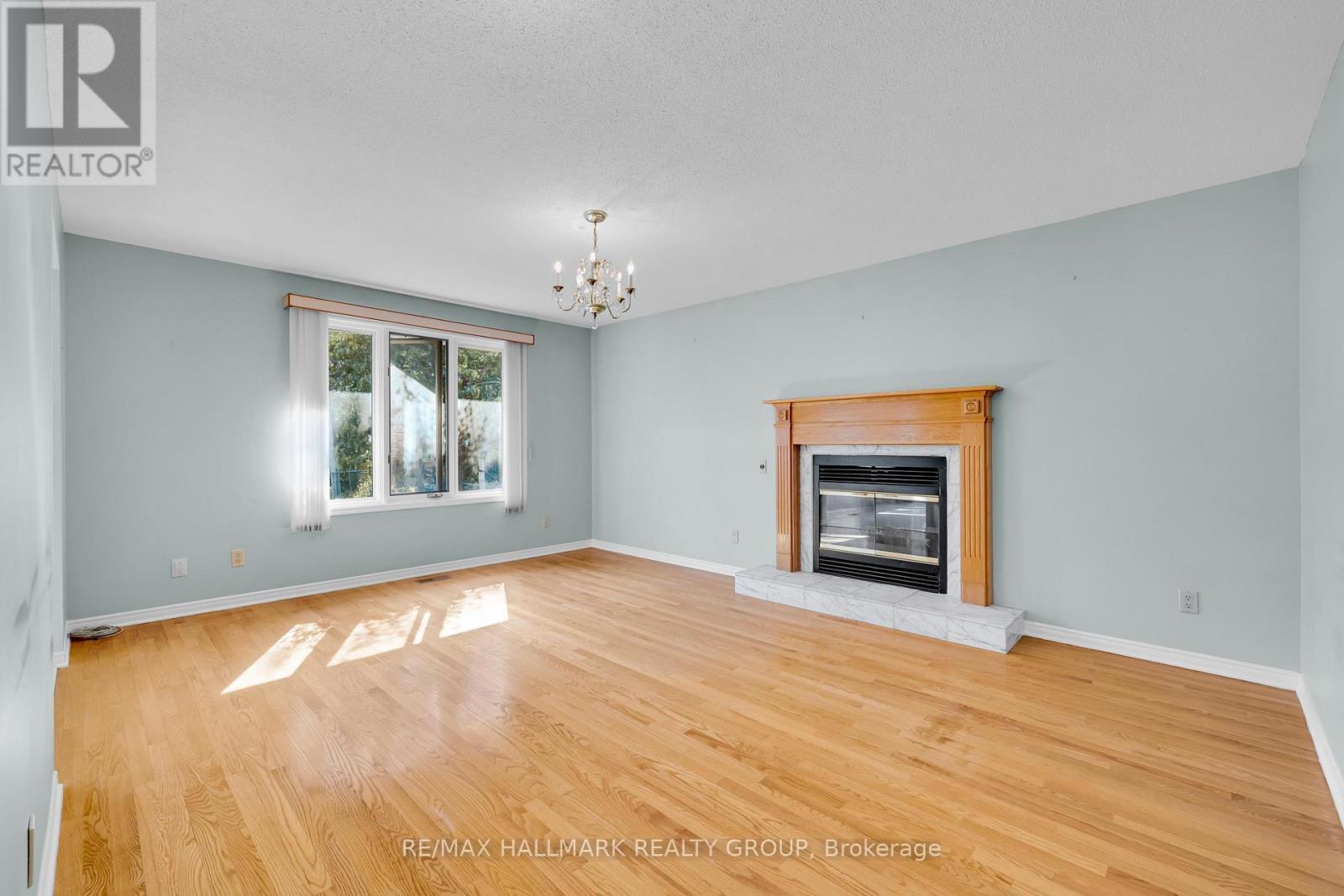 1396 Larose Avenue, Ottawa, ON - Indoor Photo Showing Living Room With Fireplace