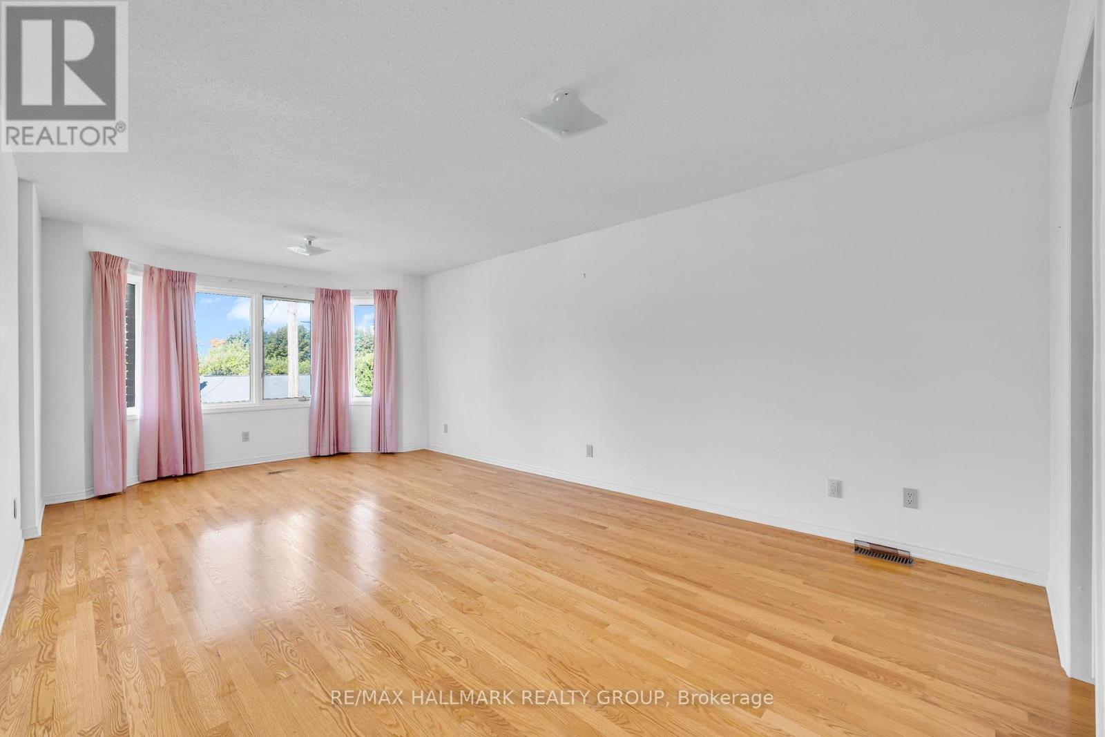 1396 Larose Avenue, Ottawa, ON - Indoor Photo Showing Other Room