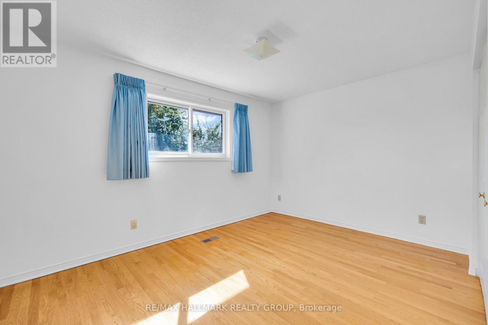 1396 Larose Avenue, Ottawa, ON - Indoor Photo Showing Other Room
