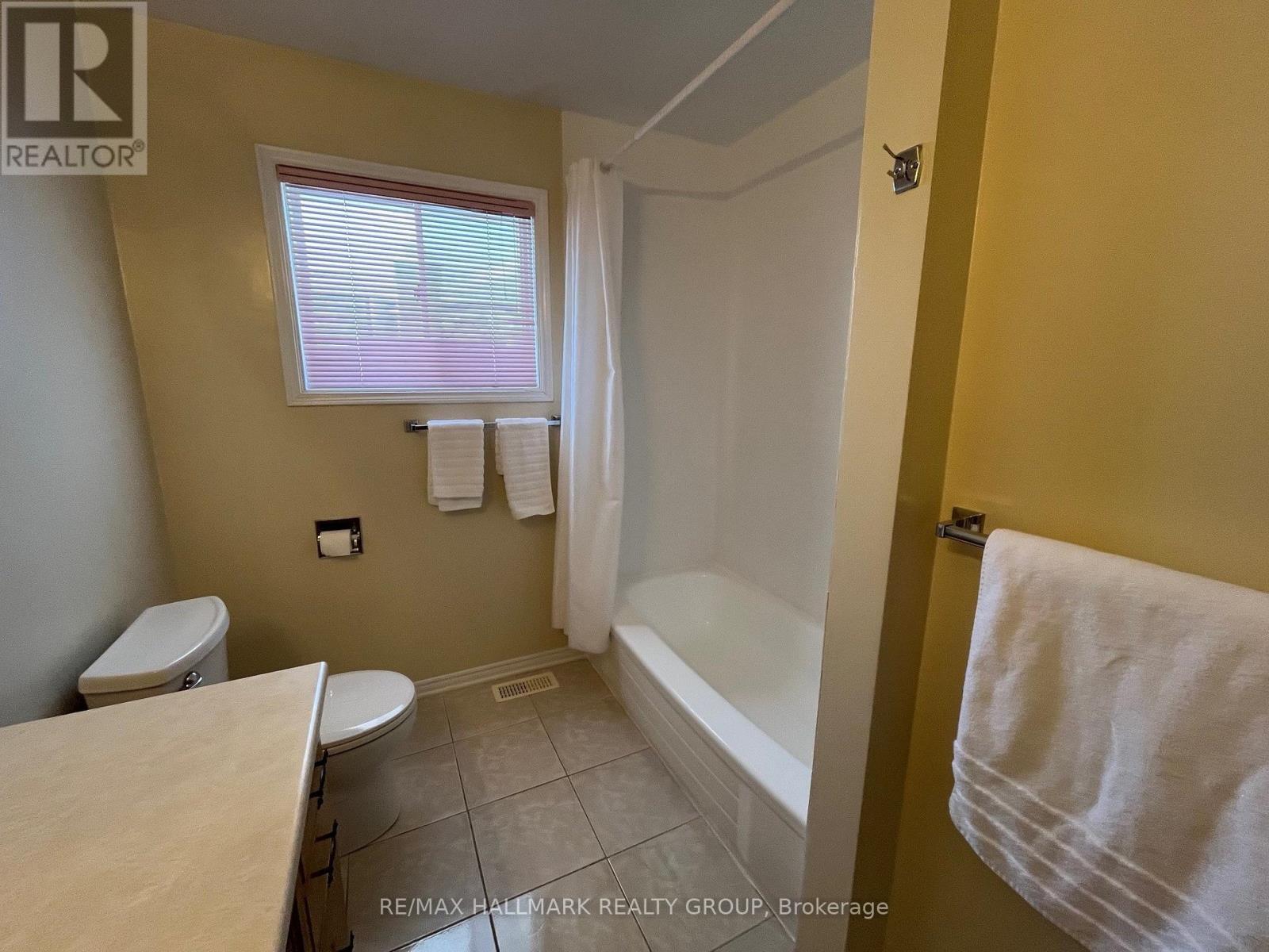 1396 Larose Avenue, Ottawa, ON - Indoor Photo Showing Bathroom