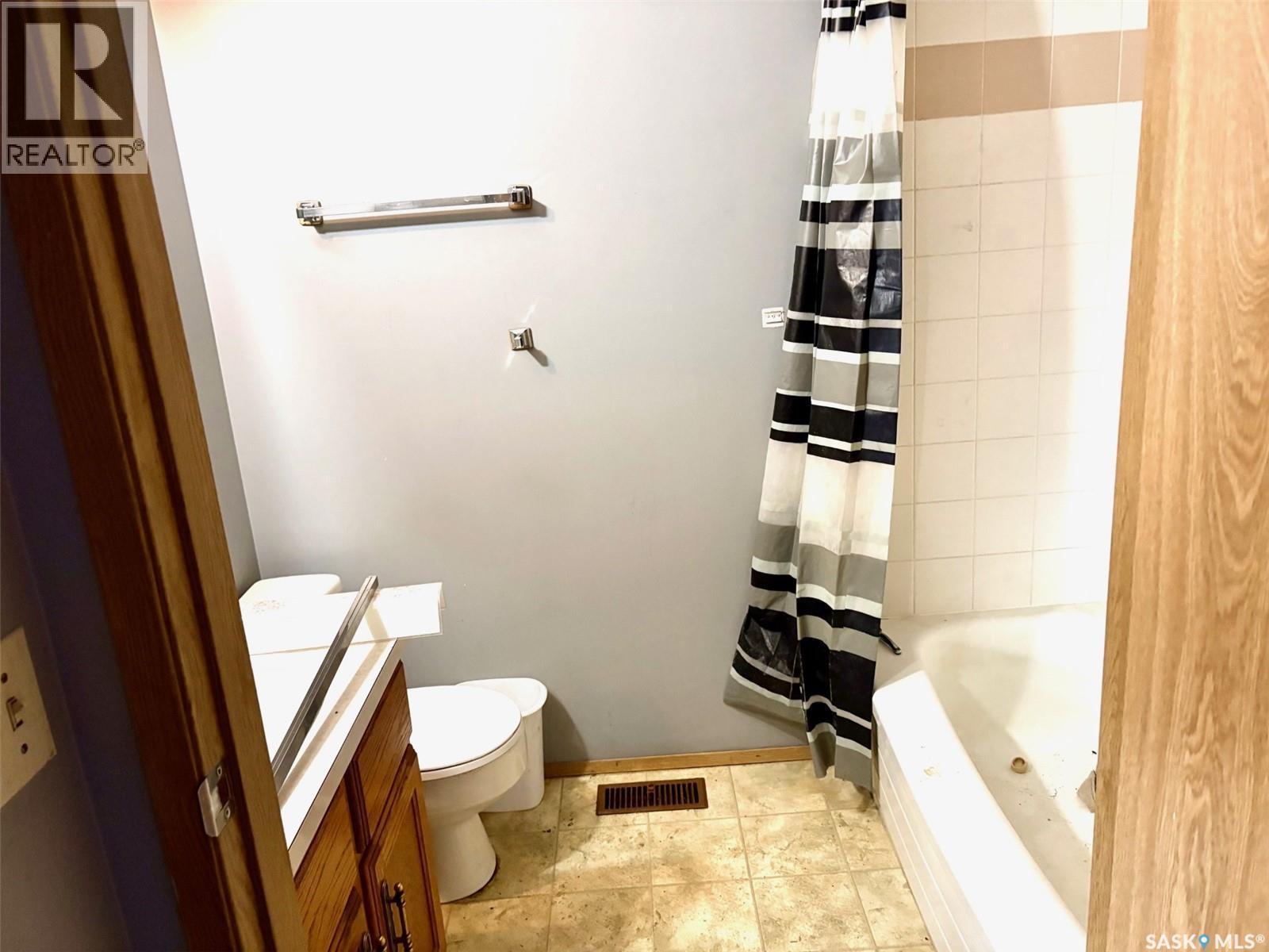 322 James Street, Esterhazy, SK - Indoor Photo Showing Bathroom