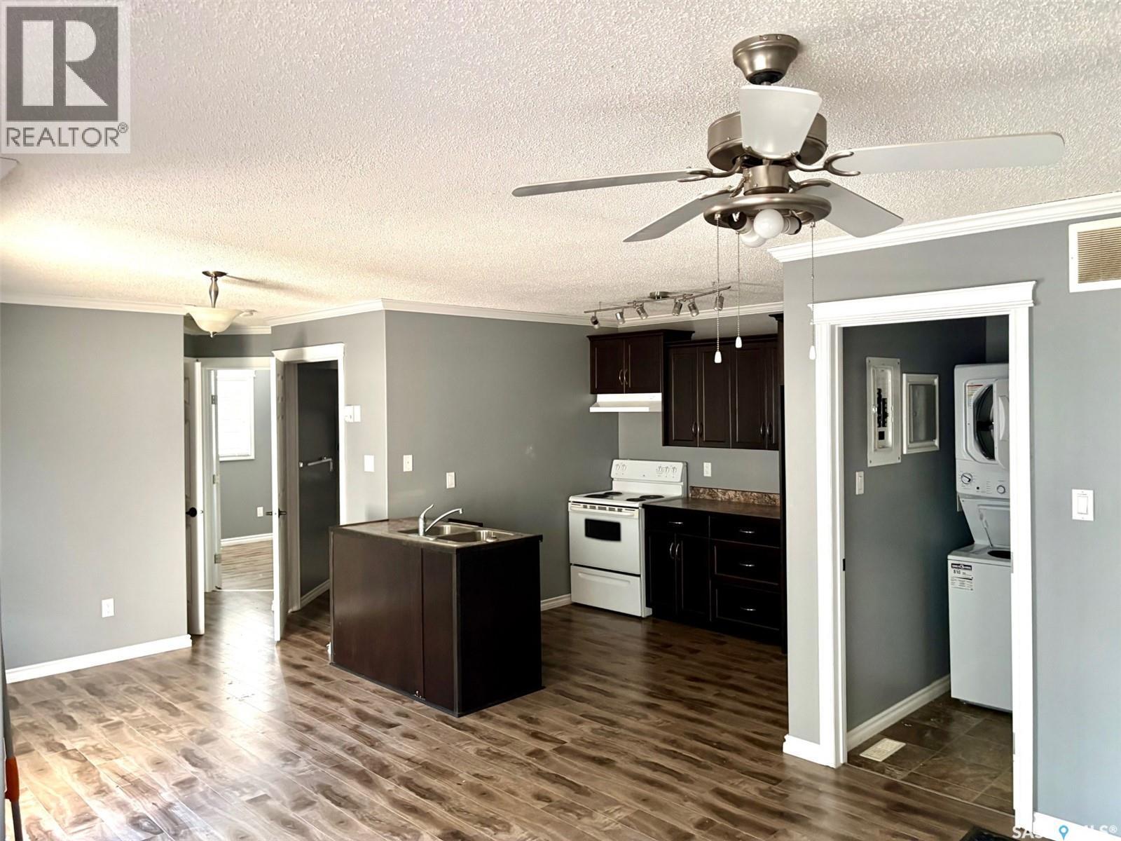 322 James Street, Esterhazy, SK - Indoor Photo Showing Kitchen