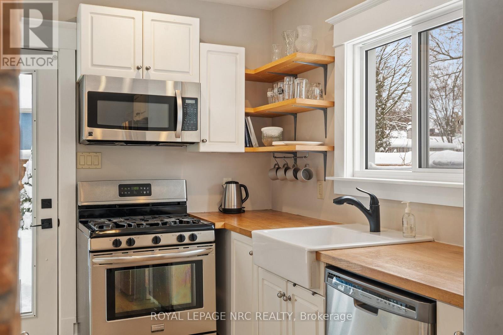 76 Henry Street, St. Catharines (Downtown), ON - Indoor Photo Showing Kitchen