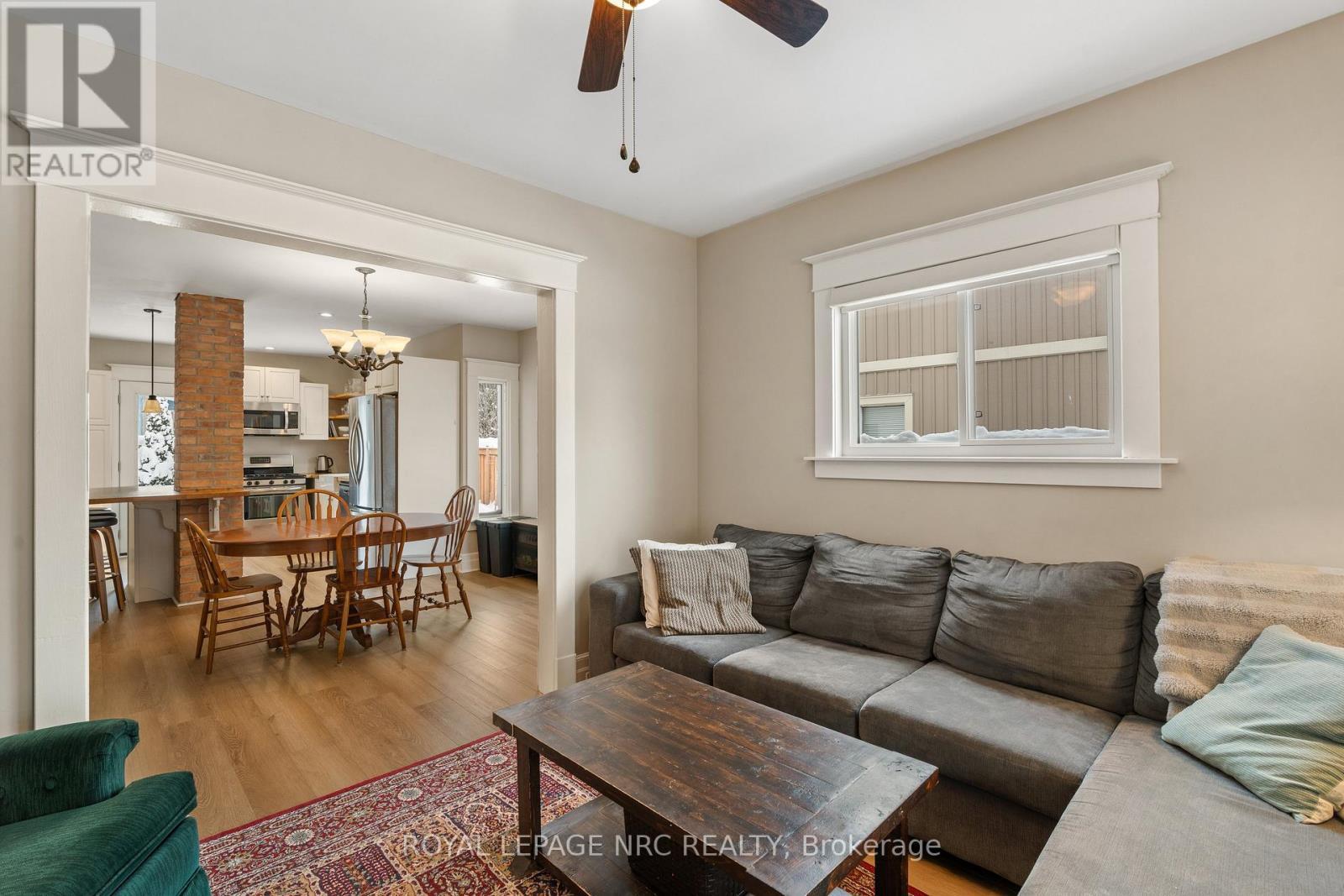76 Henry Street, St. Catharines (Downtown), ON - Indoor Photo Showing Living Room
